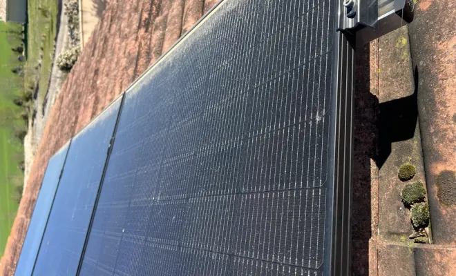 Réalisation d'un chantier de nettoyage de panneaux photovoltaïques à Revel, Revel, Pro Sun Energie